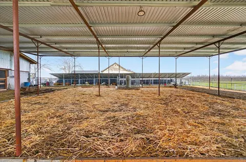 Exterior - 6873 20th Ave, Lemoore, CA 93245 photo 6 of 17