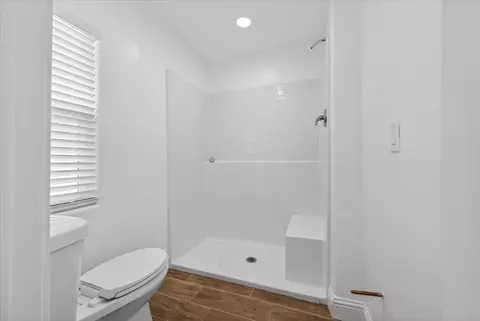 Bath - 6873 20th Ave, Lemoore, CA 93245 photo 3 of 5