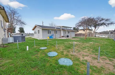 Exterior - 6873 20th Ave, Lemoore, CA 93245 photo 15 of 17