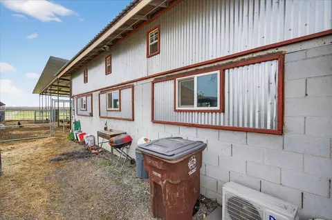 Exterior - 6873 20th Ave, Lemoore, CA 93245 photo 9 of 17