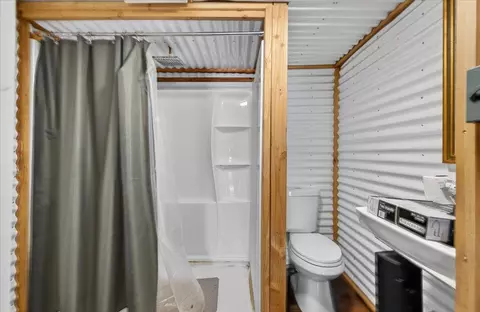 Bath - 6873 20th Ave, Lemoore, CA 93245 photo 1 of 5