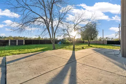Exterior - 28718 Auberry Rd, Prather, CA 93651 photo 10 of 18