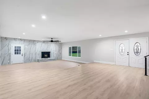 Living - 28718 Auberry Rd, Prather, CA 93651 photo 2 of 11