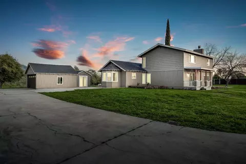 Exterior - 28718 Auberry Rd, Prather, CA 93651 photo 4 of 18