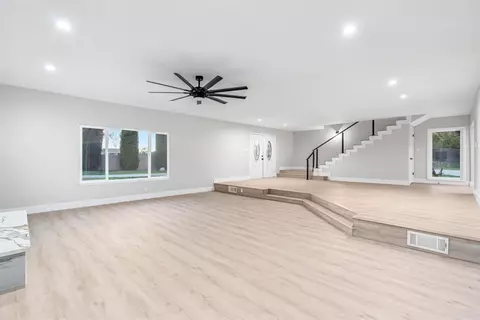 Living - 28718 Auberry Rd, Prather, CA 93651 photo 5 of 11