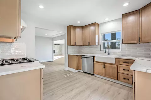 Kitchen - 28718 Auberry Rd, Prather, CA 93651 photo 3 of 5