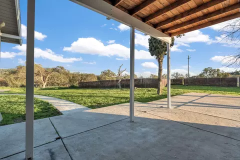 Exterior - 28718 Auberry Rd, Prather, CA 93651 photo 9 of 18