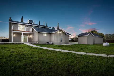 Exterior - 28718 Auberry Rd, Prather, CA 93651 photo 5 of 18