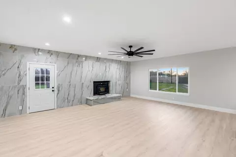 Living - 28718 Auberry Rd, Prather, CA 93651 photo 6 of 11