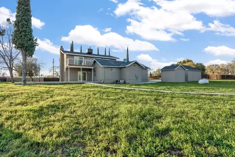 Exterior - 28718 Auberry Rd, Prather, CA 93651 photo 11 of 18