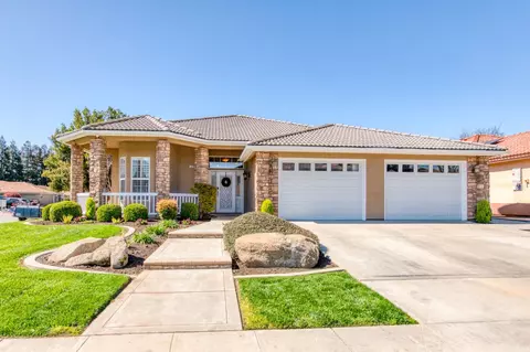 418 S Creek Dr, Madera, CA 93637