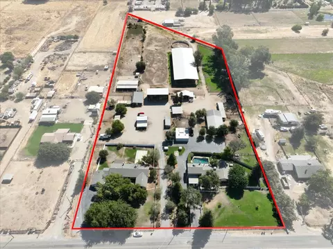 2176 N Bethel Ave, Sanger, CA 93657