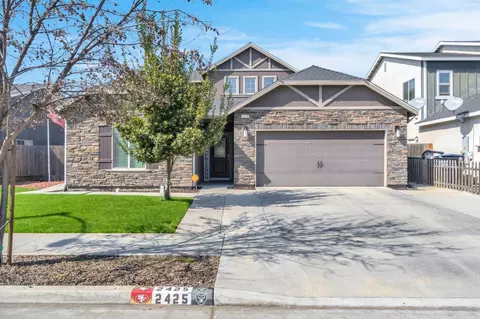 2425 N Divisadero St, Visalia, CA 93291