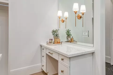 Bath - 2329 E Putter Way, Fresno, CA 93730 photo 11 of 12