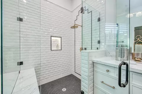 Bath - 2329 E Putter Way, Fresno, CA 93730 photo 9 of 12
