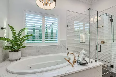 Bath - 2329 E Putter Way, Fresno, CA 93730 photo 12 of 12