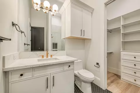 Bath - 2329 E Putter Way, Fresno, CA 93730 photo 1 of 12