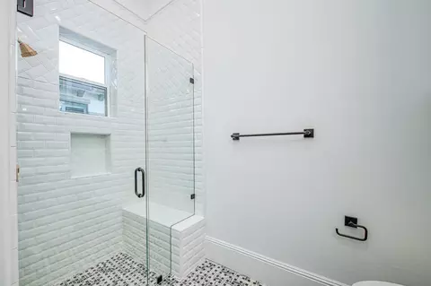 Bath - 2329 E Putter Way, Fresno, CA 93730 photo 3 of 12