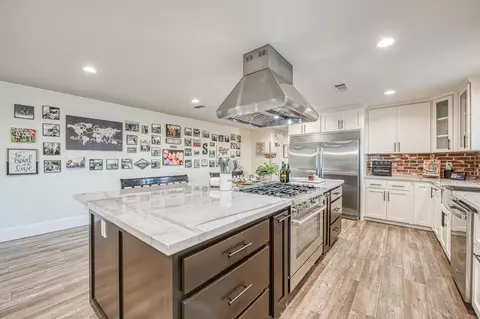 Kitchen - 11735 E Santa Ana Ave, Clovis, CA 93619 photo 4 of 5