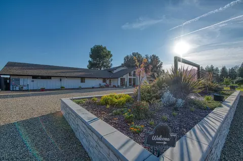 Exterior - 11735 E Santa Ana Ave, Clovis, CA 93619 photo 9 of 25