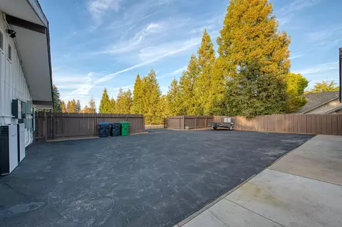 Exterior - 11735 E Santa Ana Ave, Clovis, CA 93619 photo 12 of 25