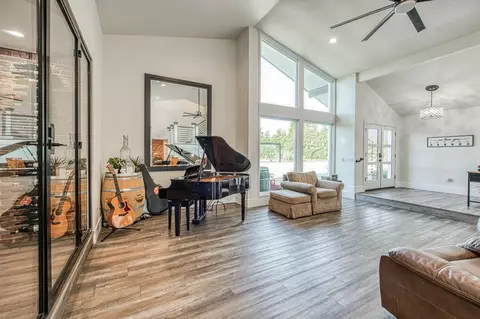 Living - 11735 E Santa Ana Ave, Clovis, CA 93619 photo 2 of 4