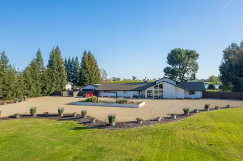 Exterior - 11735 E Santa Ana Ave, Clovis, CA 93619 photo 8 of 25