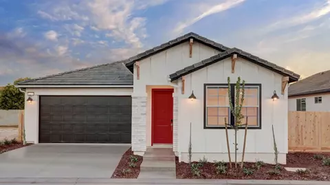 2471 E Okeefe Dr, Fresno, CA 93720