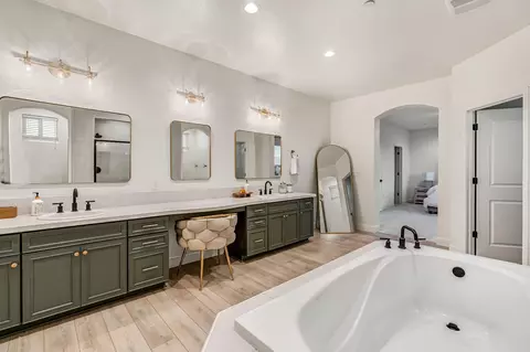 Bath - 1811 Agua Dulce Ave, Clovis, CA 93619 photo 5 of 5