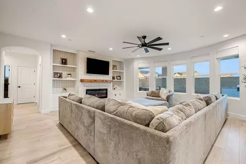 Living - 1811 Agua Dulce Ave, Clovis, CA 93619 photo 1 of 4
