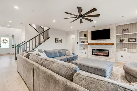 Living - 1811 Agua Dulce Ave, Clovis, CA 93619 photo 2 of 4