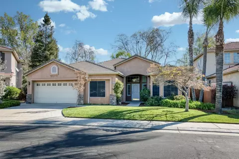 8450 N Saffron Ct, Fresno, CA 93720
