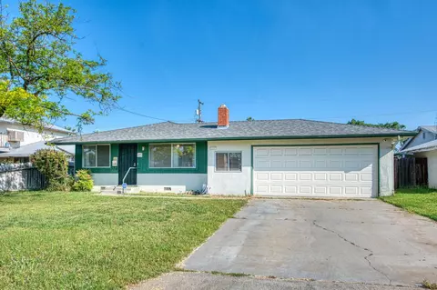 Exterior - 51 San Jose Ave, Clovis, CA 93612 photo 3 of 10