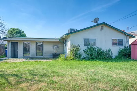 Exterior - 51 San Jose Ave, Clovis, CA 93612 photo 8 of 10