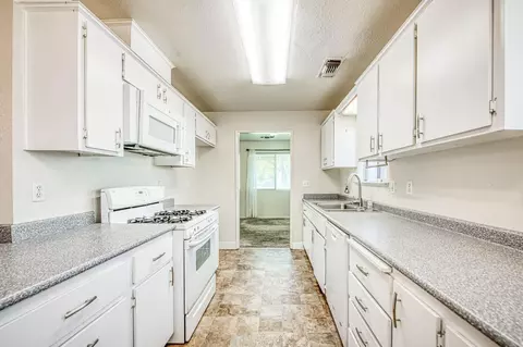 Kitchen - 51 San Jose Ave, Clovis, CA 93612 photo 4 of 5