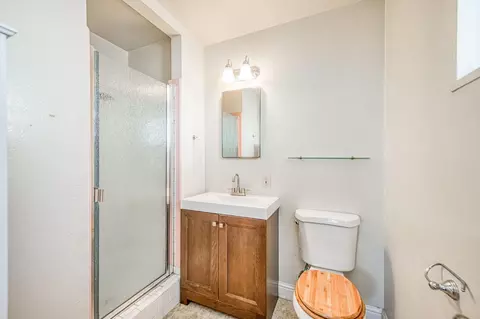 Bath - 51 San Jose Ave, Clovis, CA 93612 photo 2 of 2