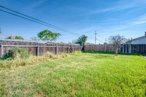Exterior - 51 San Jose Ave, Clovis, CA 93612 photo 10 of 10