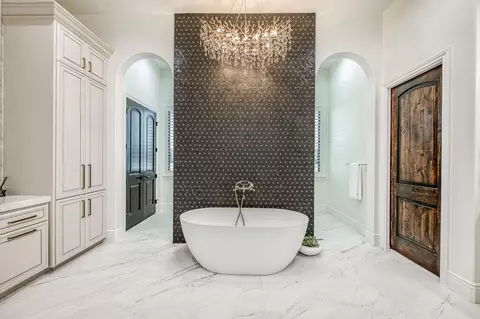 Bath - 3729 E Queens Ct, Clovis, CA 93619 photo 9 of 12