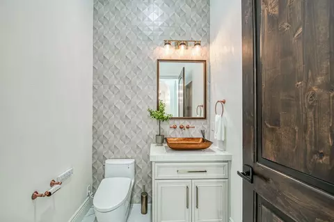 Bath - 3729 E Queens Ct, Clovis, CA 93619 photo 12 of 12