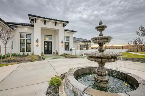 Exterior - 3729 E Queens Ct, Clovis, CA 93619 photo 5 of 15