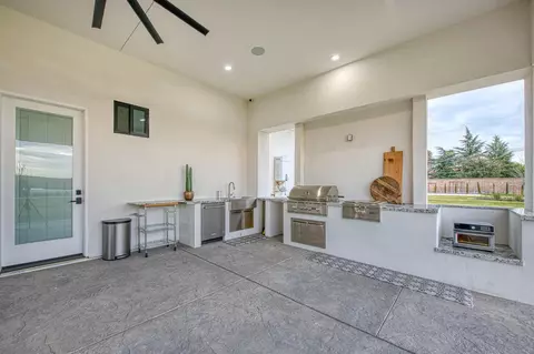 Kitchen - 3729 E Queens Ct, Clovis, CA 93619 photo 6 of 6
