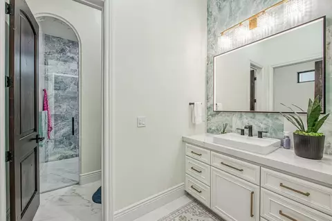 Bath - 3729 E Queens Ct, Clovis, CA 93619 photo 8 of 12