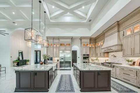 Kitchen - 3729 E Queens Ct, Clovis, CA 93619 photo 2 of 6