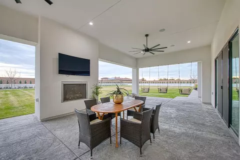 Exterior - 3729 E Queens Ct, Clovis, CA 93619 photo 6 of 15