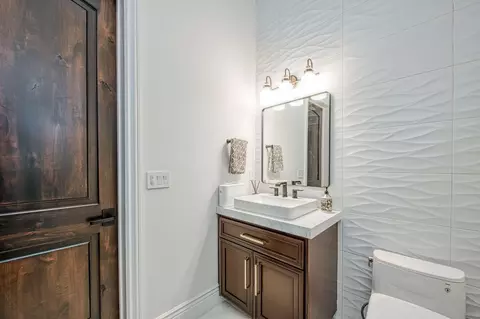 Bath - 3729 E Queens Ct, Clovis, CA 93619 photo 3 of 12