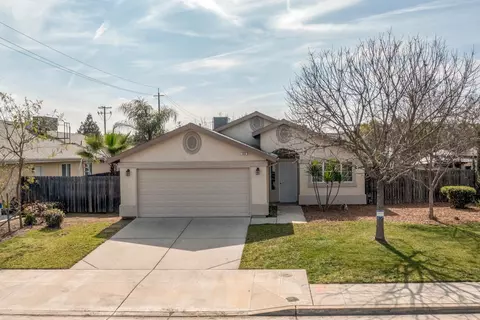 440 Pine St, Parlier, CA 93648