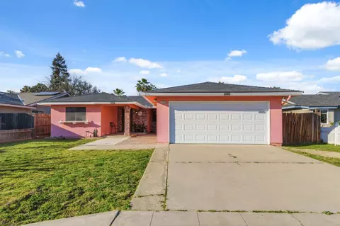 1345 Robinson Ave, Clovis, CA 93612