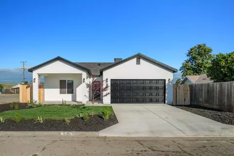 502 9th St, Orange Cove, CA 93646