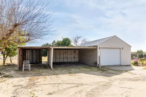 Exterior - 12283 E Dinuba Ave, Selma, CA 93662 photo 4 of 9