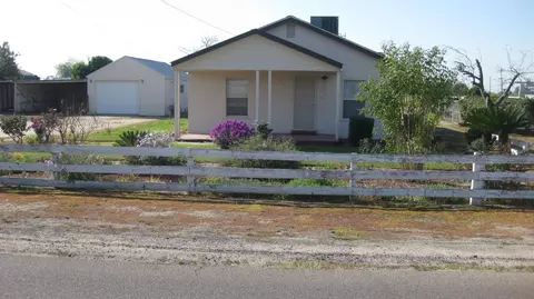 Exterior - 12283 E Dinuba Ave, Selma, CA 93662 photo 5 of 9